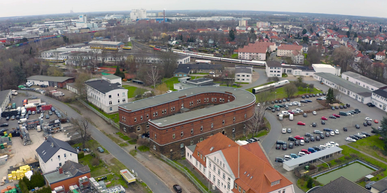 Drohnenaufnahme vom RailCampus-Gebäue und Bahnhofsumfeld Minden