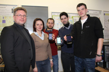 Mit einer App auf dem Smartphone können die Hochleistungsrechner gesteuert werden.