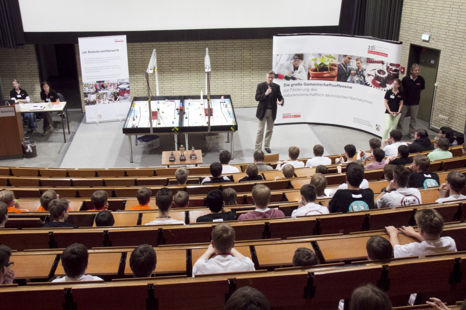 Begrüßung beim zdi-Roboterwettbewerb