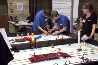 Erster Durchgang beim zdi-Roboterwettbewerb