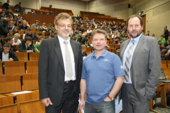 Begrüßten die Schülerinnen und Schüler zur Schnuppervorlesung: Prof. Dr. Friedrich Biegler-König, Prof. Dr. Christian Schröder und Prof. Dr. Lothar Budde.