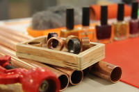 Eine TeStation: Kupferrohr + Nagellack + Dekor = Ring