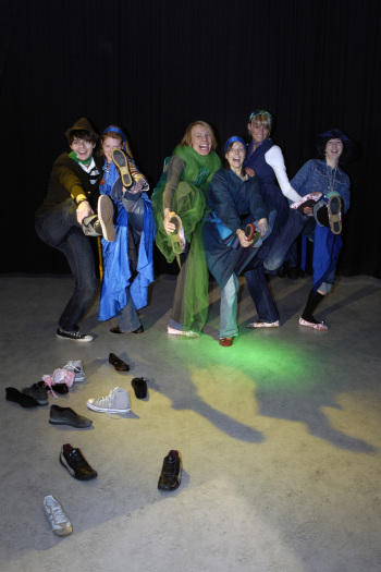 Die Bühne ist ein freier Platz im hellen Licht 2008 - 7