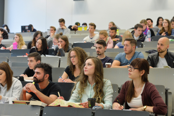 Studierende im Hörsaal
