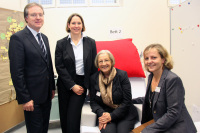 V.l.: Professor Dr. Uwe Rössler (Dekan Fachbereich Wirtschaft und Gesundheit), Professorin Dr. Änne-Dörte Jahncke-Latteck, Professorin Dr. Barbara Knigge-Demal (beide Leiterinnen des Skillslabs) und Christiane Freese (Lehrkraft für besondere Aufgaben).