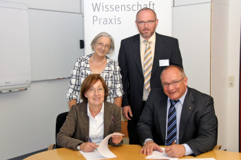 Ausbildungskooperation zwischen FH Bielefeld und den Mühlenkreiskliniken
