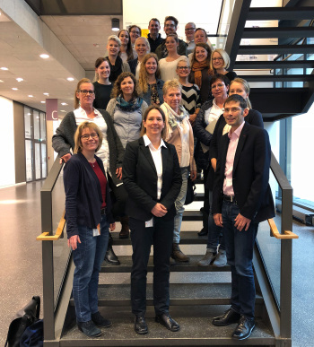 Gruppenbild Studierende, Praxisvertreter, Professoren