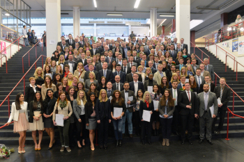 Absolventenverabschiedung Gruppenfoto
