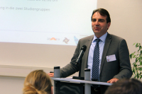 Oliver Neuhaus forderte »Pflege mit Herz, Hand und Verstand«