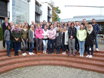 Studierende mit Lehrkräften