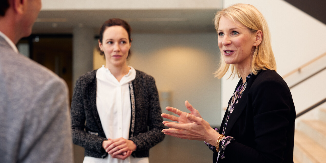 Anne Teigeler-Niehüser, Viktoria Schwarze und Oliver Neuhaus im Gespräch