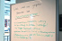 Auf einem Whiteboard steht die Frage Was sind die größten Barrieren bei Gesundheitsangeboten?