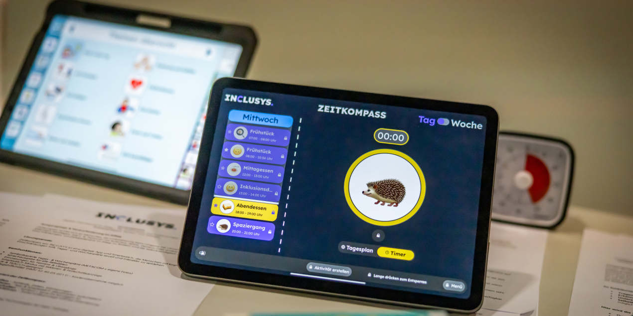 Ein Tablet zeigt einen Zeitkompass und einen Tagesablauf