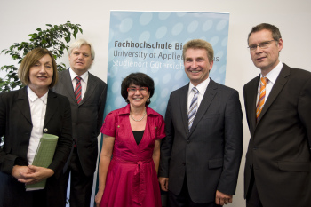 Engagieren sich für den Studienort Gütersloh: Prof. Dr. Beate Rennen-Allhoff, Rektorin der Fachhochschule Bielefeld Hans Beckhoff, Geschäftsführer der Beckhoff Automation GmbH Maria Unger, Bürgermeisterin der Stadt Gütersloh Prof. Dr. Andreas Pinkwart, Mi