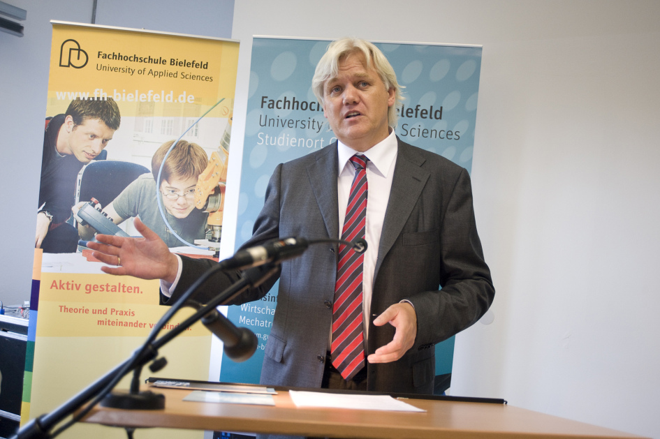 Hans Beckhoff, Geschäftsführer Beckhoff Automation GmbH, ist wesentlicher Initiator zur Gründung des FH-Studienortes Gütersloh.