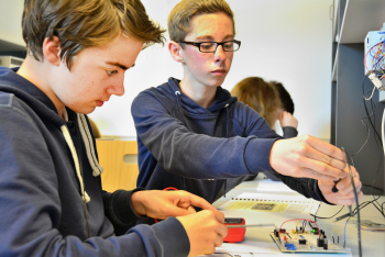 Gymnasium Verl zu Besuch am Studienort Gütersloh