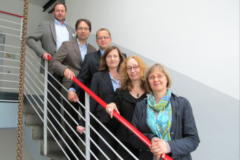 Sind überzeugt vom Praxisintegrierten Studium der FH Bielefeld (v. l.): Prof. Dr. Lothar Budde , Prof. Dr. Thomas Kordisch, Marcus Miksch (Koordinator für Firmenkontakte), Dr. Andrea Kaimann, Cornelia Lins und Dr. Angelika Kipp.