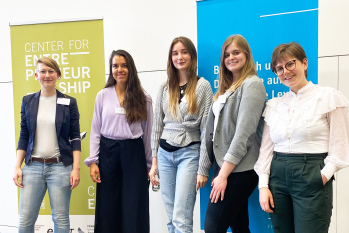 Ein Gruppenfoto von Marie Pischel, Sophia Cara Hahn, Carla Ströher, Franziska Löwandowski und Jutta Meisen.