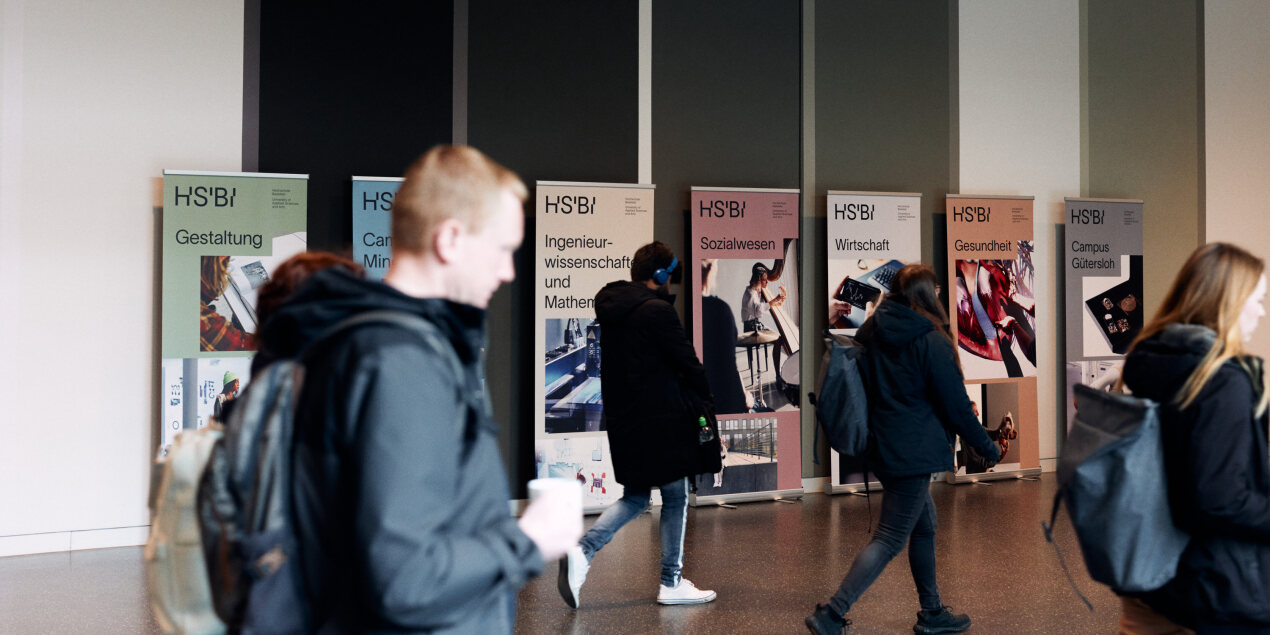 Several people in the magistral of the HSBI