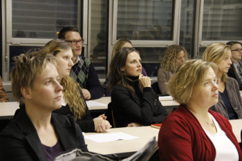 Über 30 Frauen und ein Mann hörten gespannt zu, als Professorin Dr. Hildegard Schumacher-Grub die Regeln des Jungscodes vorstellte.