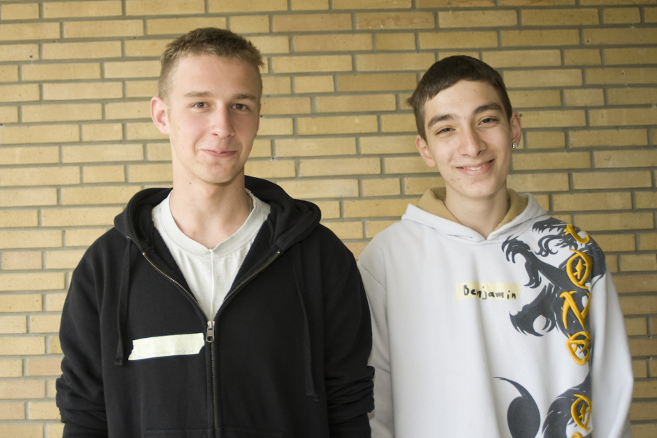 Urs Ottovordemgentschenfelde und Benamin Westermann (v.l.) von der Theodor-Heuss-Realschule besuchen den Fachbereich Sozialwesen.