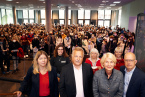 Michaela Hoke, Ann-Kathrin Spanke, Andreas Rüther, Marita Ripke, Ingeborg Schramm-Wölk, Sandra Prehn und Michael Stricker vor den Erstsemestern