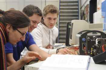 Vielleicht arbeiten die Teilnehmerinnen und Teilnehmer der FH-Wochen  bald auch an wissenschaftlichen Projekten der FH Bielefeld.
