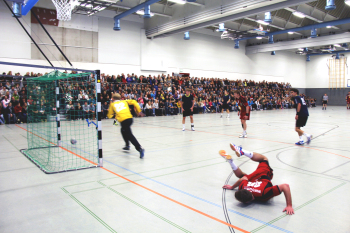 All-Star Game: Sportlicher Wettstreit in der gut gefüllten Uni-Sporthalle.