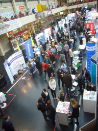 Mehr als 100 Aussteller präsentierten sich in der zentralen Univesitätshalle.