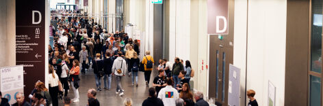 Menschen in der Magistrale der HSBI