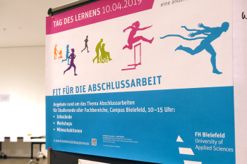 Ein Plakat mit der Aufschrift Fit für die Abschlussarbeit