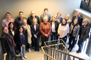 Gruppenfoto im Treppenhaus.
