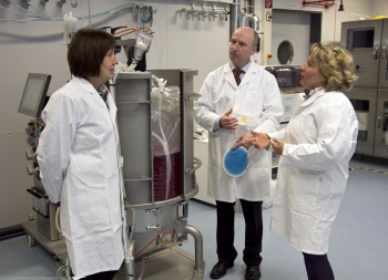 Professor Lütkemeyer mit der FH-Präsidentin und der Wissenschaftsministerin