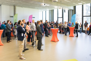 Begruessung_im_Konferenzsaal