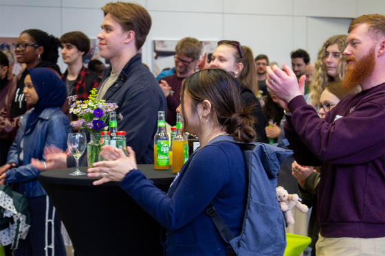 Foto: Der Konferenzsaal ist gefüllt mit Gästen der Internationalen Woche