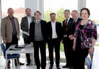 Gruppenbild mit sieben Partnern gegen Ende des Informationsaustausches.