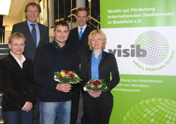 Hintere Reihe v.l.: Hans-Jürgen Simm (Kanzler der Universität Bielefeld und stellv. Vorsitzender von ViSiB), Michael W. Böllhoff (Geschäftsführender Gesellschafter der Böllhoff Gruppe und Vorsitzender von ViSiB). Vordere Reihe v.l.: Prof. Dr.-Ing. Dr. Sab