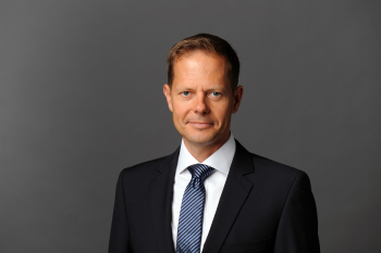 Porträtfoto von Professor Dr. Sascha Armutat