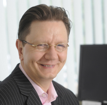 Porträt von Prof. Dr. Dominic Becking