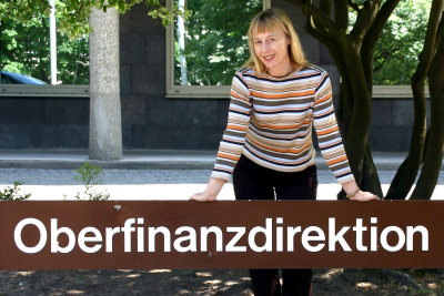 Anne Janssen-Bokämper ist erfolgreiche Absolventin der FH Bielefeld. Sie studierte Elektrotechnik und ist heute in der Landesbauabteilung der Oberfinanzdirektion tätig.
