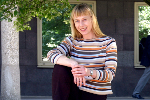 Anne Janssen-Bokämper ist erfolgreiche Absolventin der FH Bielefeld. Sie studierte Elektrotechnik und ist heute in der Landesbauabteilung der Oberfinanzdirektion tätig.