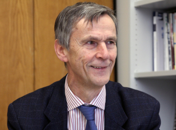 Gisbert Jächel im Gespräch.