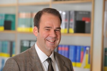 Portät von Professor Dr. Tim Kampe
