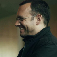 seitliches Porträtfoto von Professor Robert Paulmann