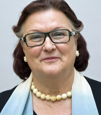 Porträt von Prof. Dr. Elke Platz-Waury