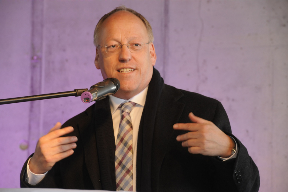 Pit Clausen, Bürgermeister der Stadt Bielefeld, bei seinem Grußwort.