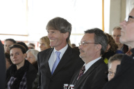 Prof. Dr. Nikolaus Risch (l.) , Präsident der Universität Paderborn, und Dr. Reginbert Taube vom BLB NRW.