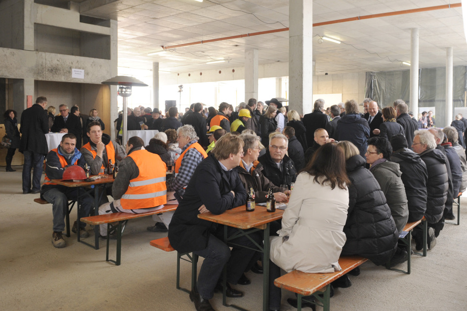 Rund 700 Gäste waren zum Richtfest des Neubaus der FH Bielefeld erschienen.