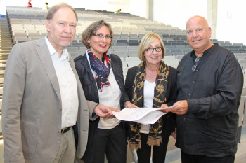 Übergabe Gruppe Audimax