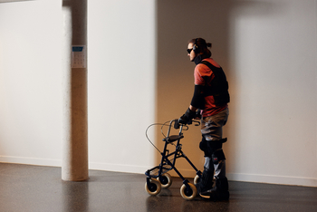 Student mit Rollator